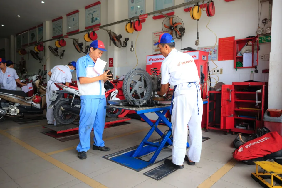 Kệ phụ tùng